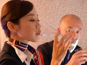 đôi chân dài tuyệt đẹp của nữ giáo viên mới