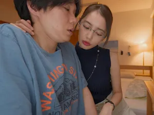 FOCS-086-C Sống chung không dùng bao cao su với bạn gái lớn tuổi hơn. Kem chảy mồ hôi với tình yêu bất tận và xuất tinh! Piston theo đuổi ngược!