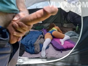 Gõ cửa phàn nàn vì tiếng rên như phim jav , nhưng đó lại là của cô hàng xóm